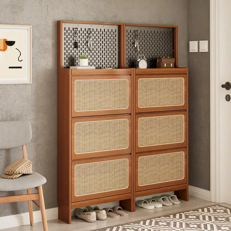 Meuble à Chaussures en Rotin pour Entrée, Étagère à Chaussures sur Pied avec 3 Tiroirs Basculants et Panneau Perforé Noir, Meuble à Chaussures Étroit et Caché