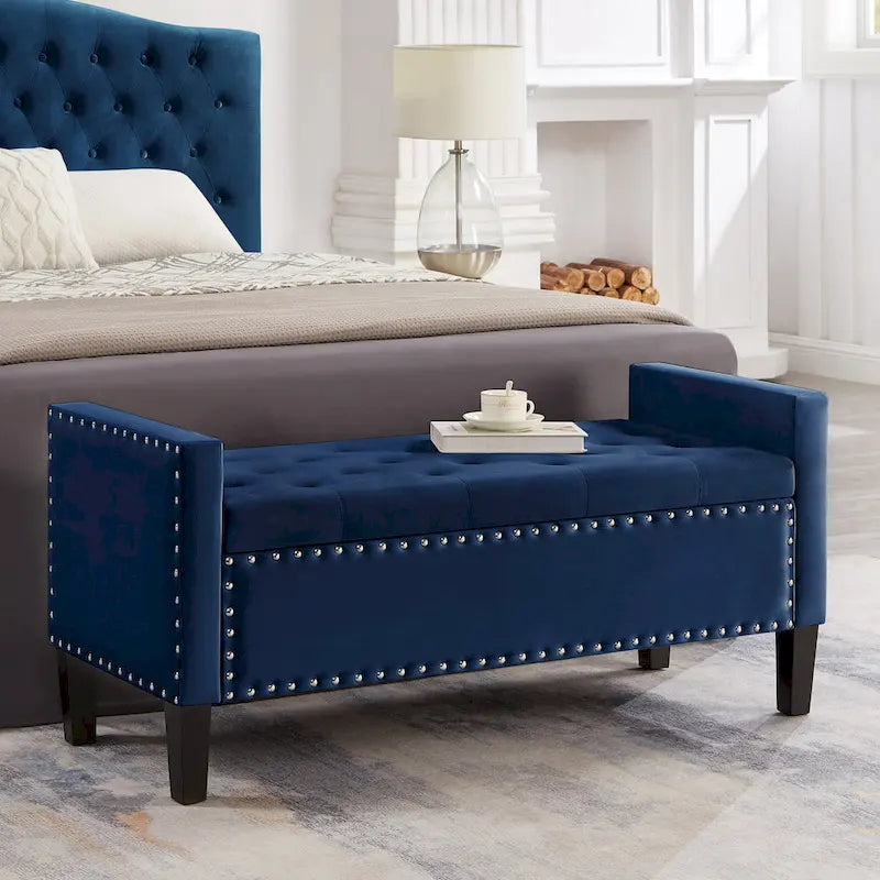 Banc de rangement capitonné avec garniture cloutée et accoudoirs