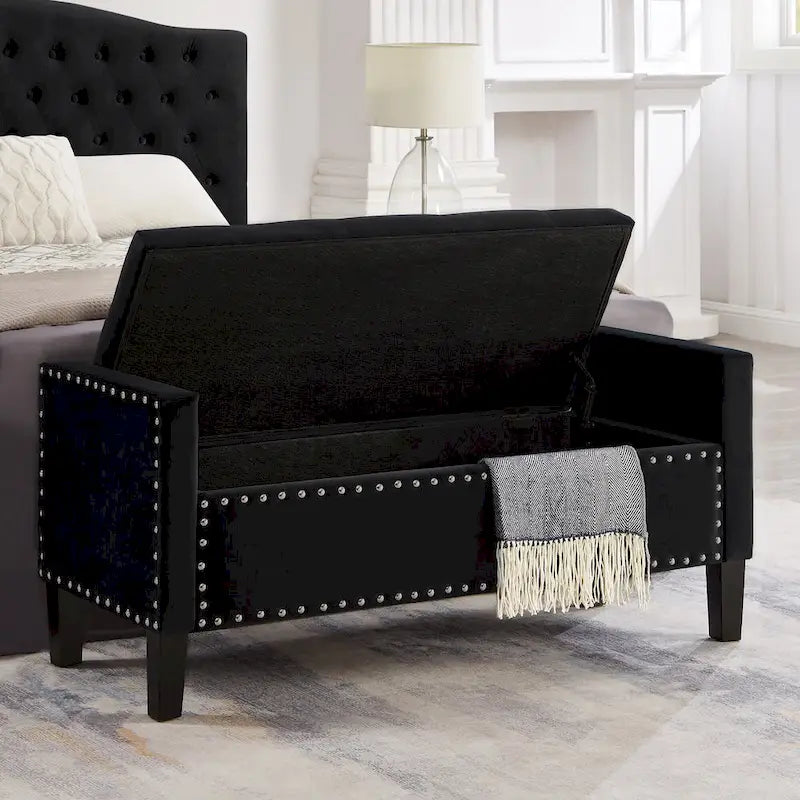 Banc de rangement capitonné avec garniture cloutée et accoudoirs