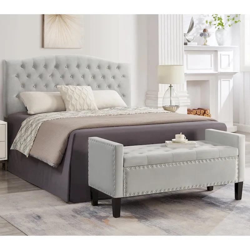 Banc de rangement capitonné avec garniture cloutée et accoudoirs