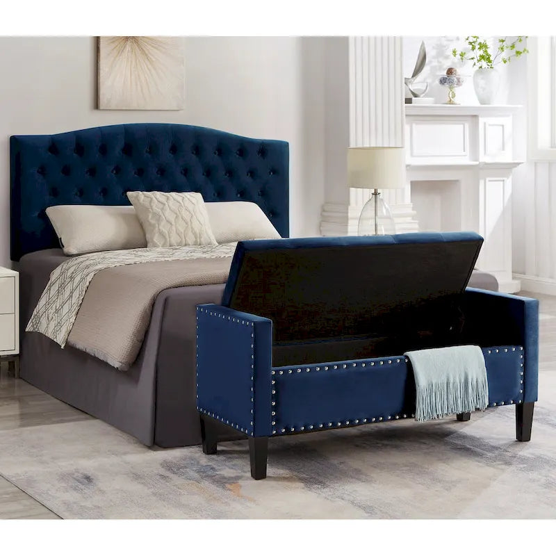 Banc de rangement capitonné avec garniture cloutée et accoudoirs